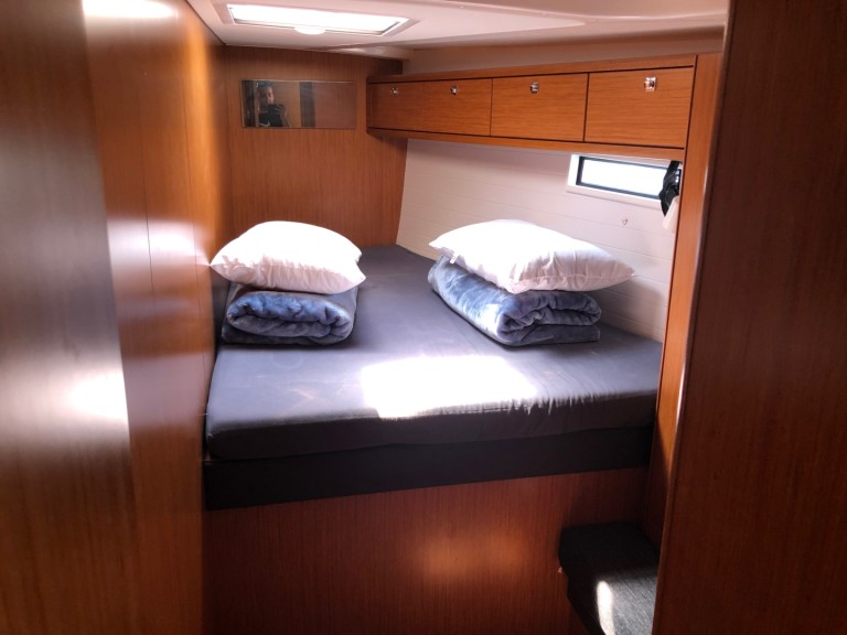 Yacht charter Alimos - Bavaria Cruiser 51 on SamBoat