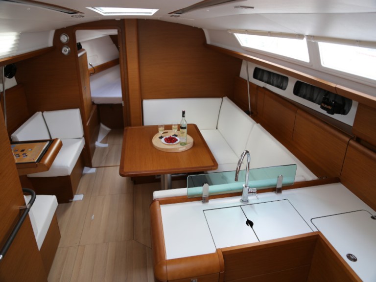 Sailboat to hire Kaštel Gomilica at the best price