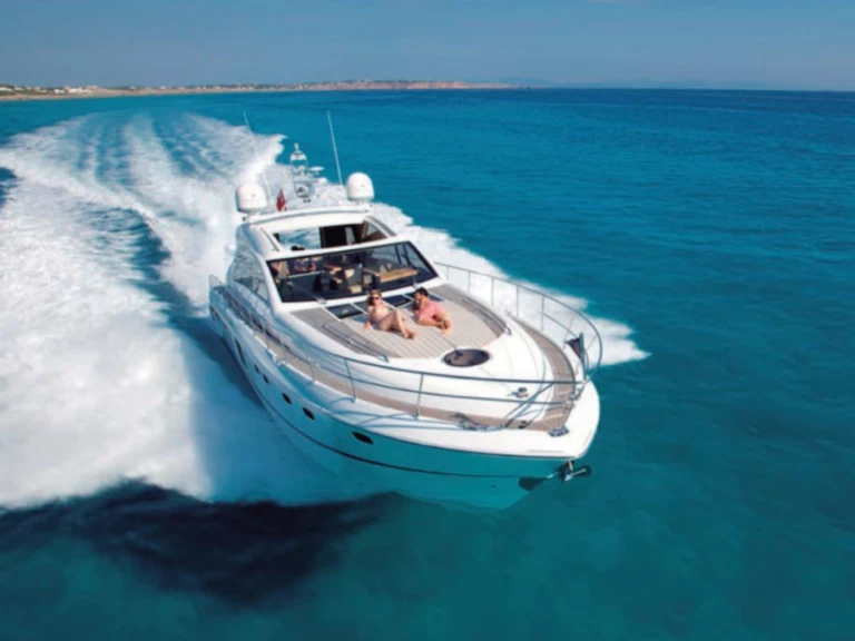 Hire Luxury Yacht with or without skipper Fairline Ibiza Town
