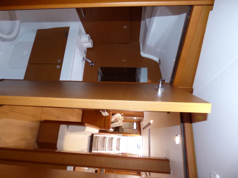 Yacht charter Kaštel Gomilica - Jeanneau Sun Odyssey 519 on SamBoat