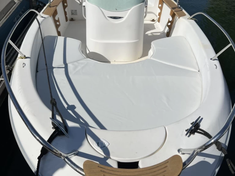 Hire a Sessa Marine Key Largo 19 Aix-les-Bains