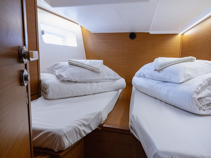 Sailboat to hire Kaštel Gomilica at the best price