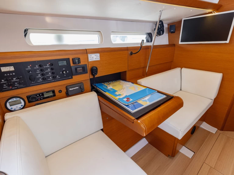 Sailboat hire in Kaštel Gomilica - Jeanneau Sun Odyssey 449