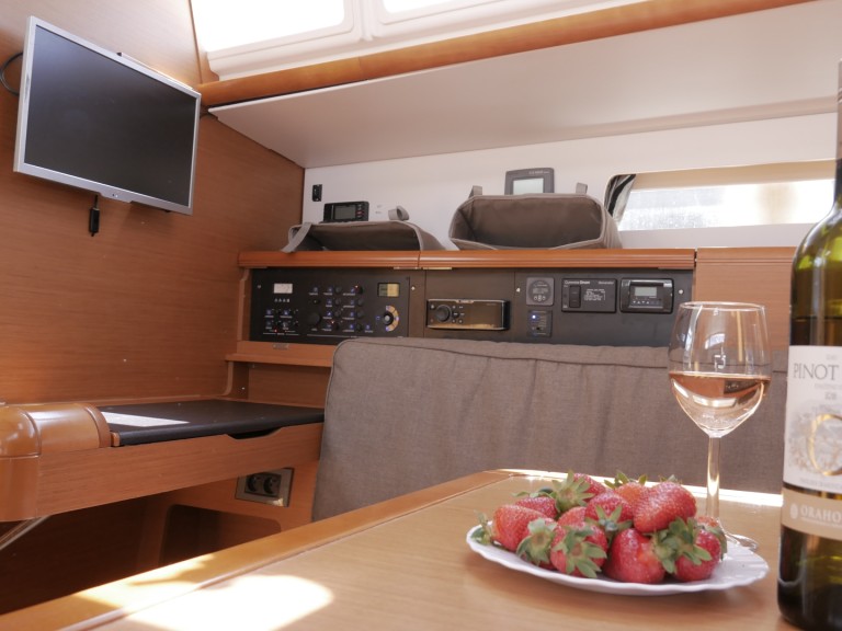 Sailboat to hire Kaštel Gomilica at the best price