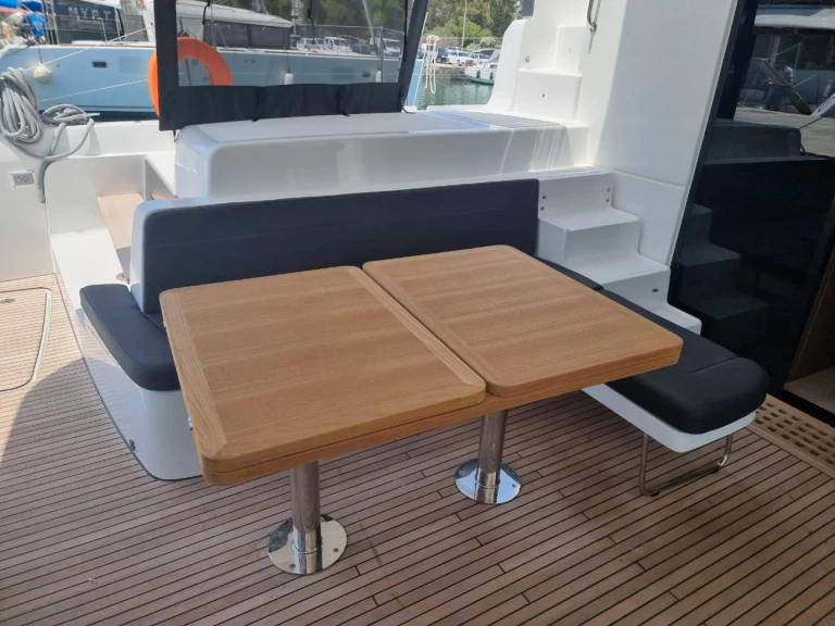 Catamaran hire in Lefkáda - Lagoon Lagoon 50
