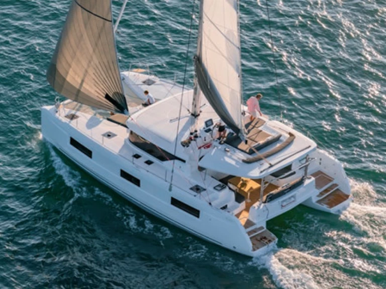 Hire Catamaran with or without skipper Lagoon Lefkáda