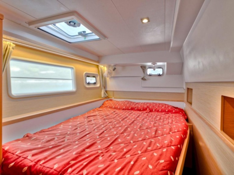 Catamaran to hire Pálairos at the best price