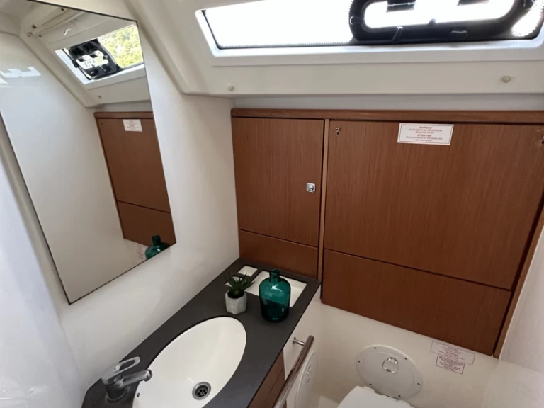 Sailboat hire in Drage - Bavaria Cruiser 46