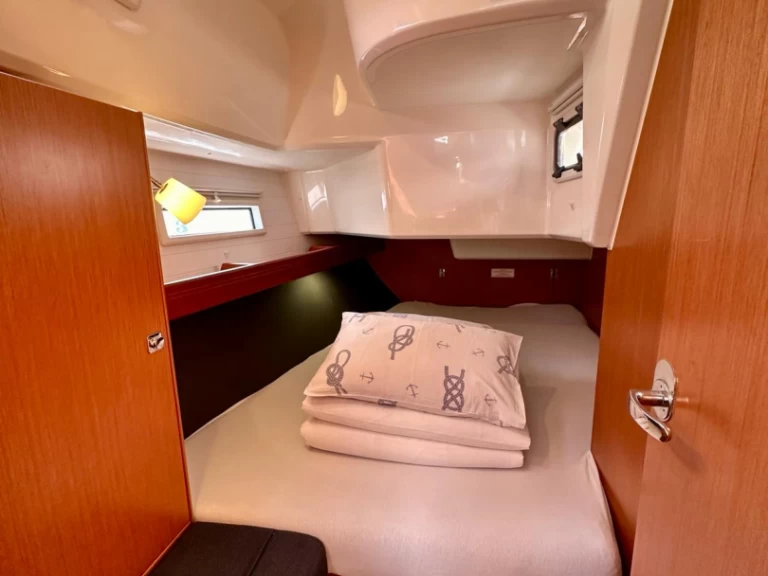 Charter a Bavaria Cruiser 37 in Sukošan on Samboat