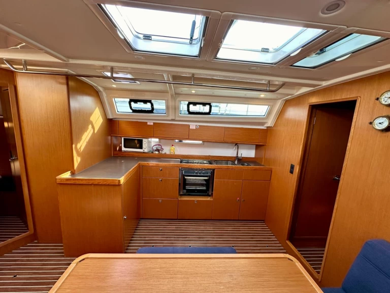 Sailboat to hire Sukošan at the best price