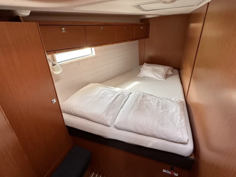 Sailboat hire in Sukošan - Bavaria Cruiser 51