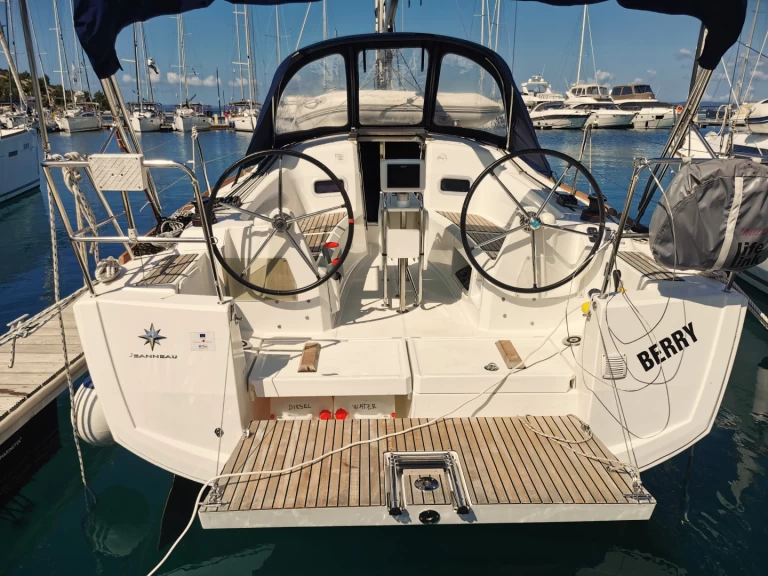 Sailboat hire in Drage - Jeanneau Sun Odyssey 349