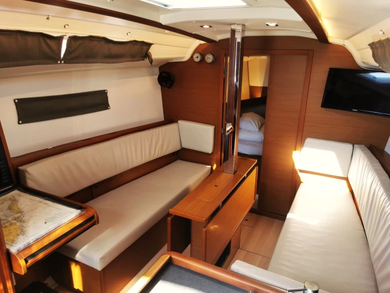 Charter a Jeanneau Sun Odyssey 349 in Drage on Samboat