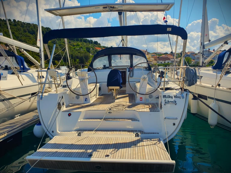 Charter a Bavaria Cruiser 46 in Drage on Samboat