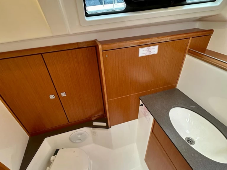 Sailboat to hire Sukošan at the best price