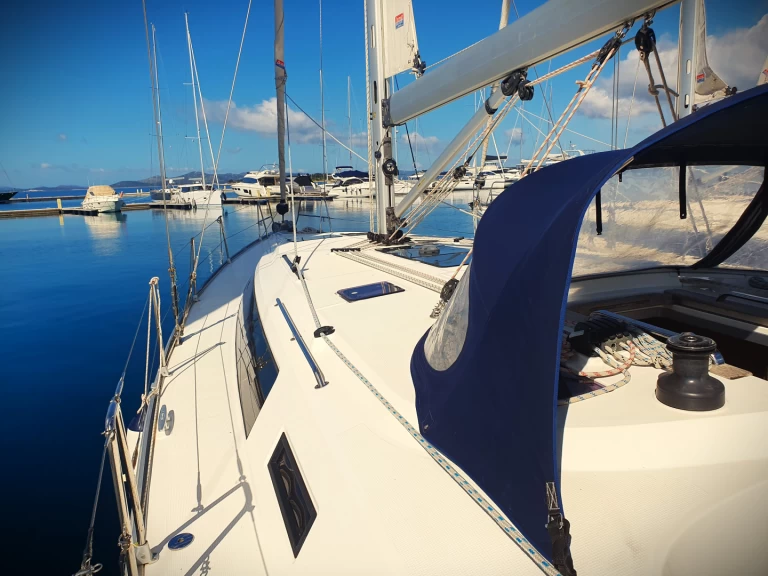 Charter a Bavaria Cruiser 46 in Drage on Samboat