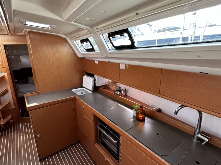 Hire a Bavaria Cruiser 46 Drage