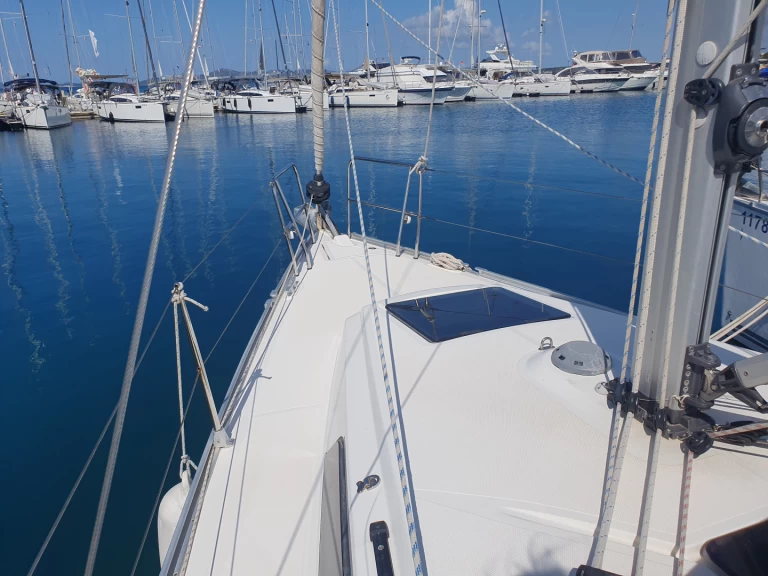 Sailboat to hire Drage at the best price