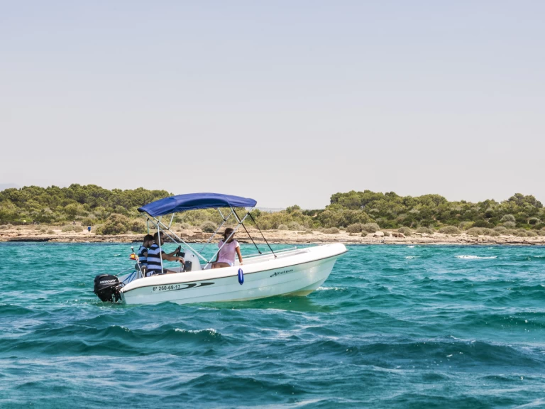 Motorboat hire in Portocolom - Mistral Mistral