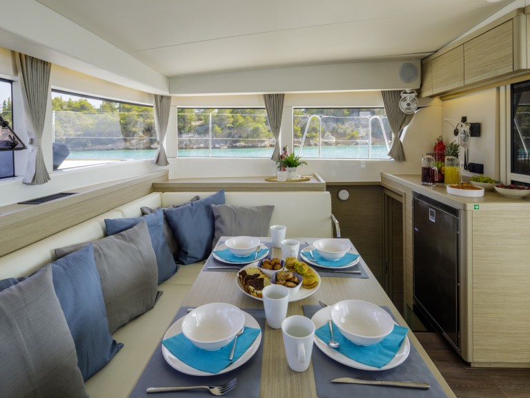 Hire Catamaran Lagoon with a boat licence