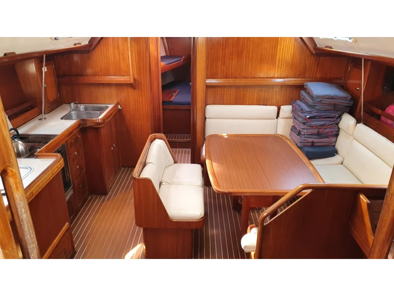 Hire Sailboat Bavaria with a boat licence