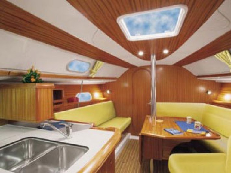 Sailboat to hire Alimos at the best price