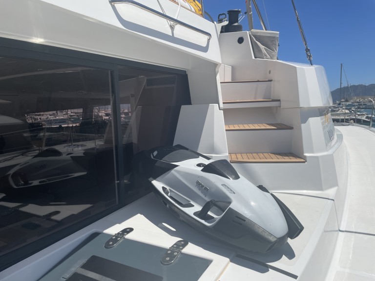 Hire a Bali Catamarans Bali 5.4 Salerno