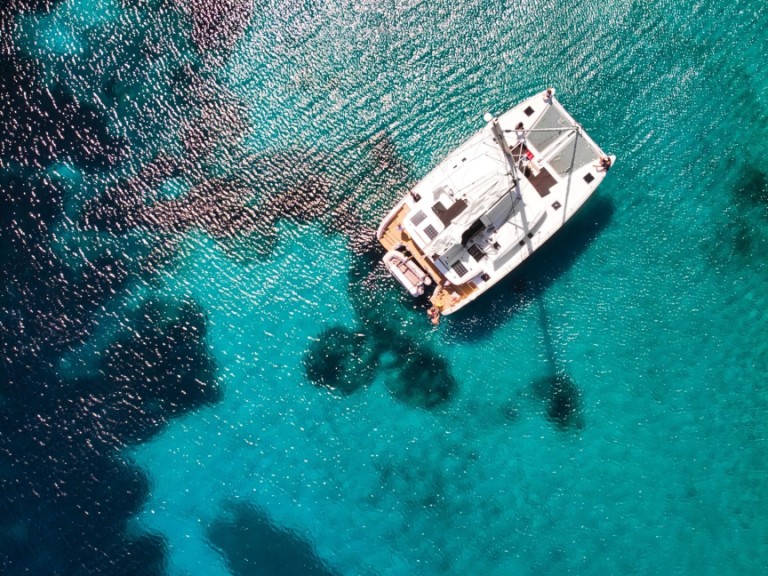 Charter a Lagoon Lagoon 450 F in Porto Pollo on Samboat