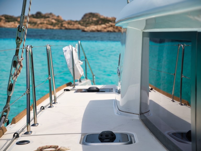 Hire Catamaran Lagoon with a boat licence