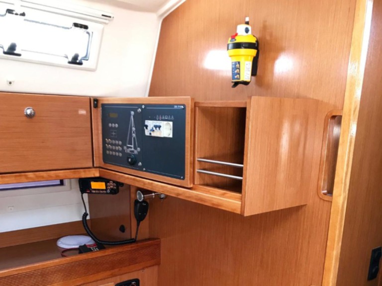 Charter a Bavaria Bavaria 45 Cruiser in Lefkáda on Samboat