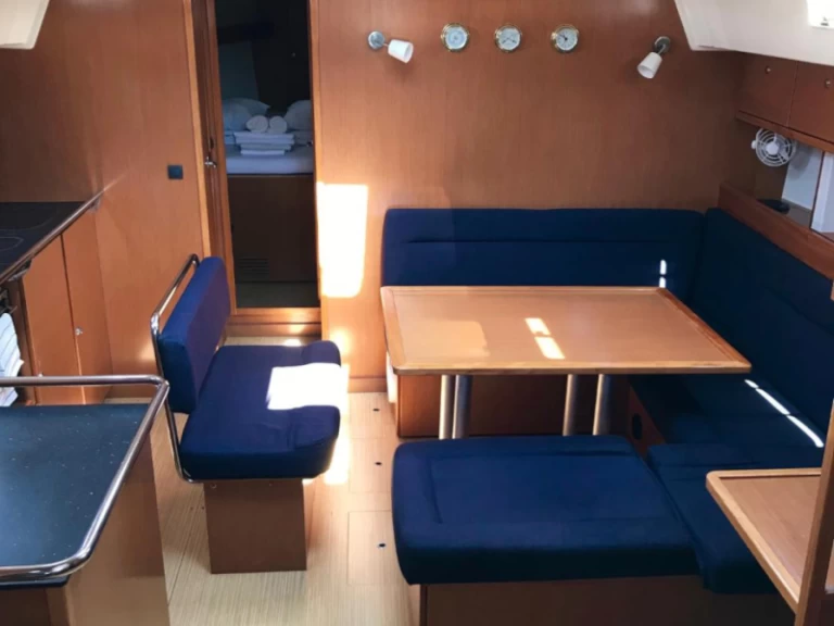 Hire a Bavaria Bavaria 45 Cruiser Lefkáda