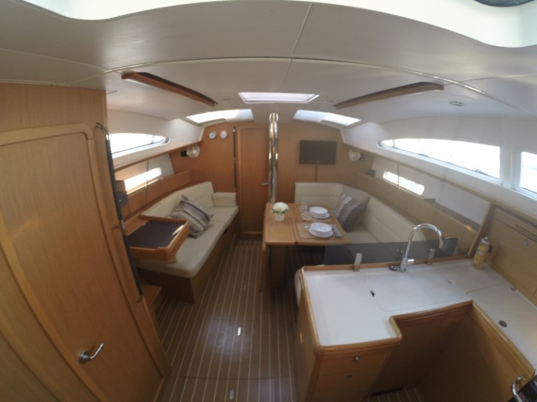 Yacht charter Lefkáda - Jeanneau Sun Odyssey 42 DS on SamBoat