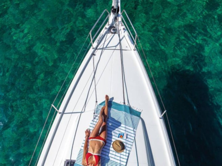 Charter a Jeanneau Sun Odyssey 410 in Lefkáda on Samboat