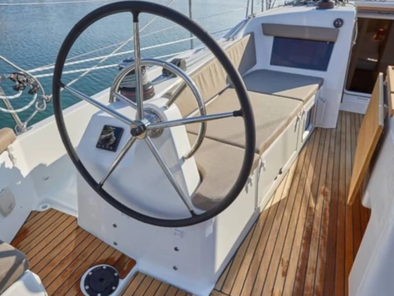 Hire Sailboat with or without skipper Jeanneau Lefkáda