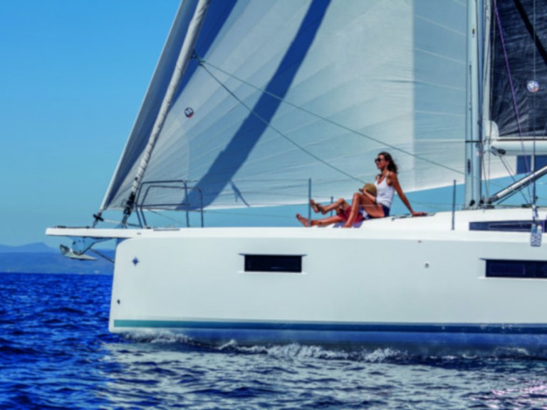 Hire Sailboat Jeanneau with a boat licence
