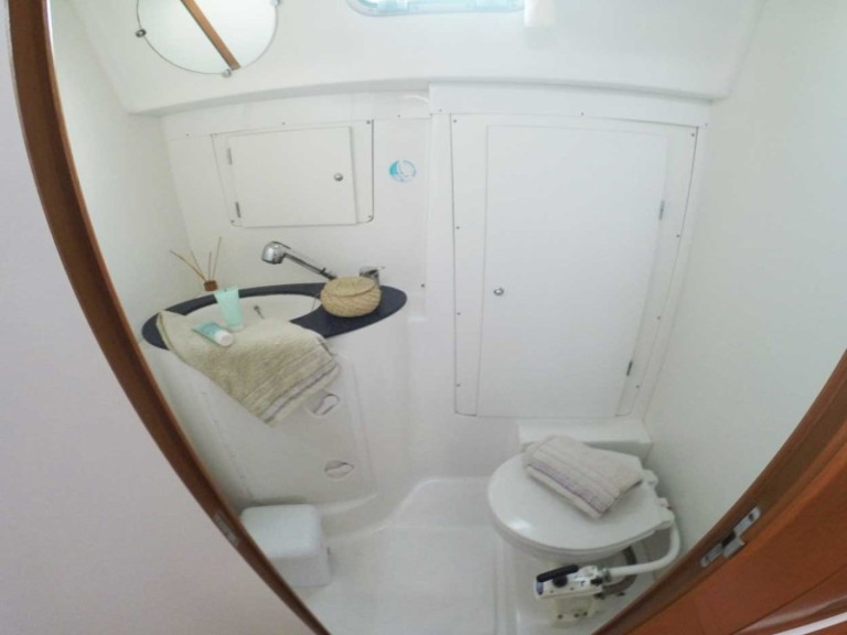 Hire a Bénéteau Cyclades 43.4 Lefkáda