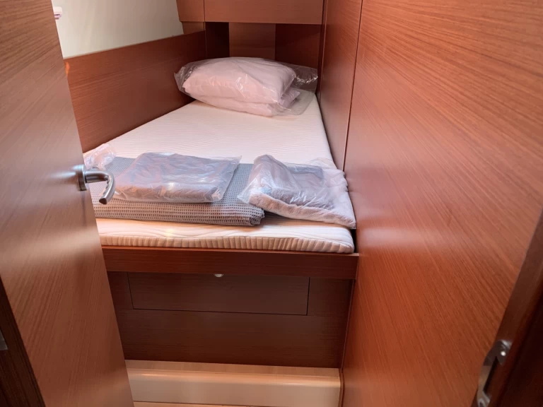 Hire Sailboat with or without skipper Hanse Lávrio