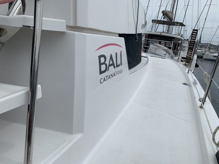 Bali Bali 4.1 charter bareboat or skippered in  Lávrio