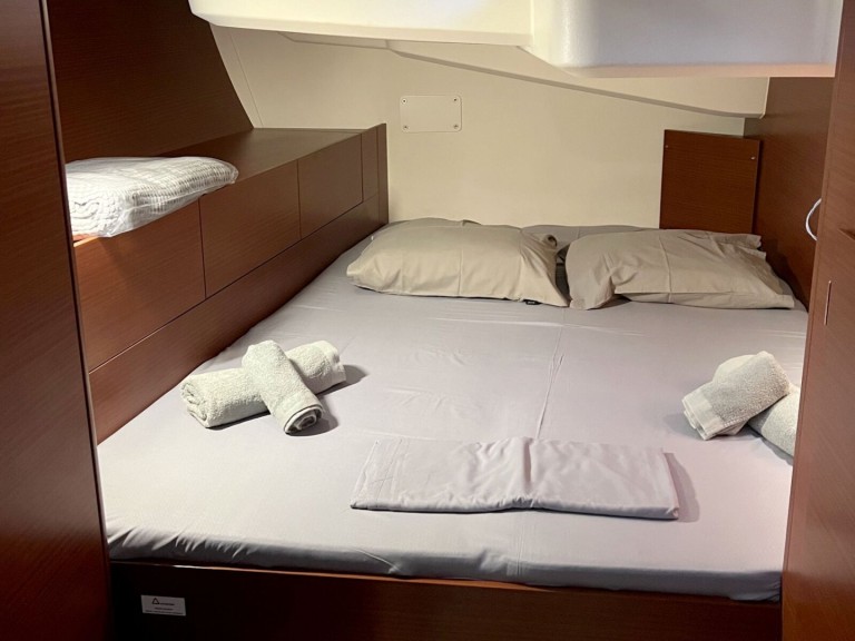 Charter a Hanse Hanse 508 in Lávrio on Samboat