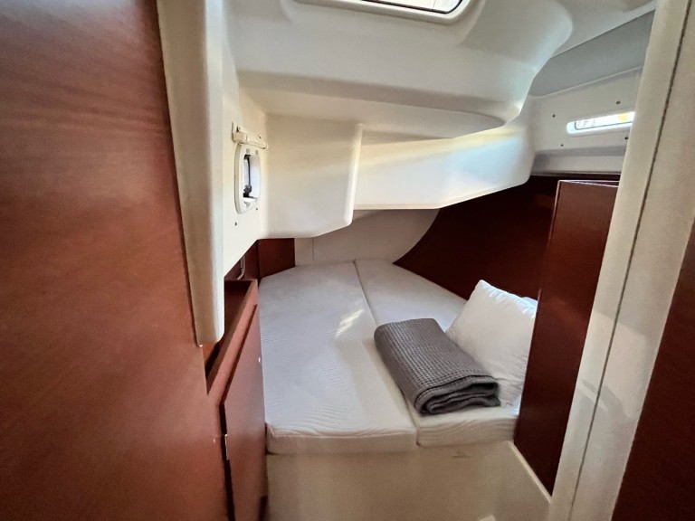 Yacht hire Lávrio cheap Hanse 458