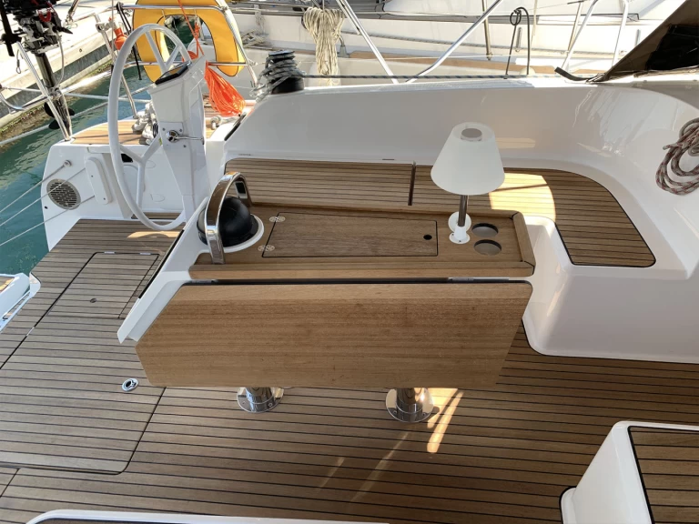 Yacht hire Lávrio cheap Cruiser 46