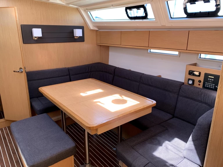 Sailboat hire in Lávrio - Bavaria Cruiser 46