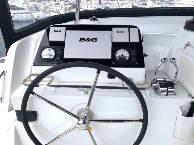 Catamaran to hire Lávrio at the best price