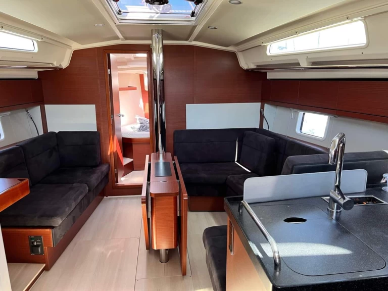 Yacht hire Lávrio cheap Hanse 418