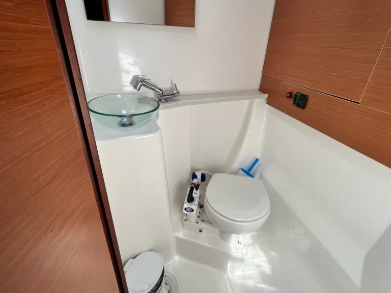 Charter a Dufour Dufour 460 Grand Large in Lávrio on Samboat