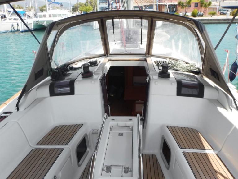 Hire Sailboat with or without skipper Jeanneau Lávrio