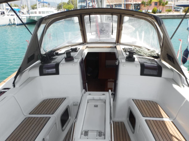 Hire Sailboat with or without skipper Jeanneau Lávrio