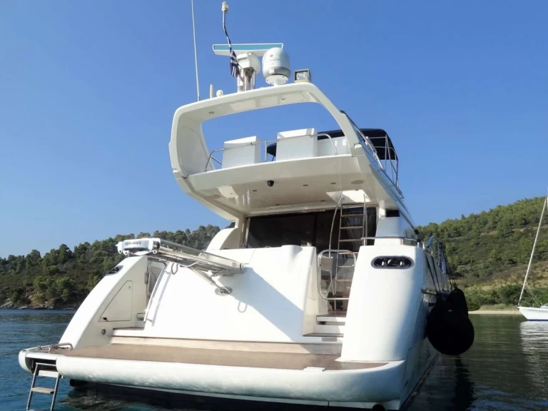 Charter a Azimut Azimut 58 in Glyfada on Samboat