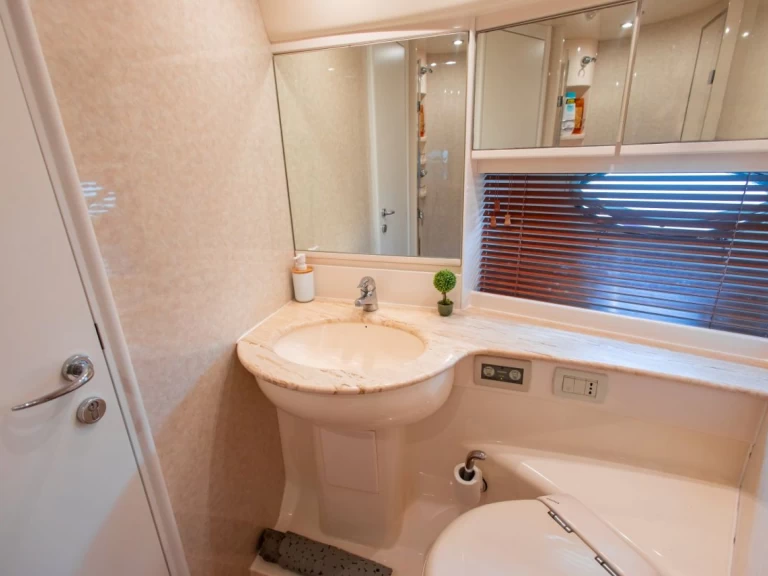 Yacht charter Piraeus - Pershing Pershing 52 on SamBoat