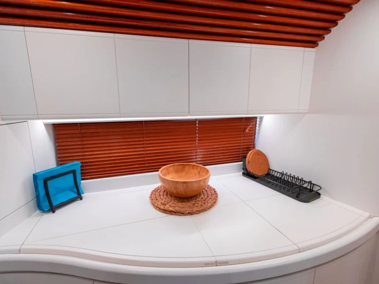 Yacht hire Piraeus cheap Pershing 52